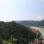 Vogelbergsteig - výhľad na zrúcaninu hradu a mestečko Dürnstein