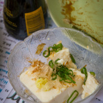 Studené tofu s ďumbierom a jarnou cibuľkou a vločkami bonito / Kuishimbo / Viedeň 2018