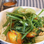 Cha Ca ´La Vong - Vietnamese Catfish marinated in turmeric and sour sticky rice, fried in turmeric oil with scallions and dill, served on rice vermicelli with peanuts, mint, cilantro and mam nem / Pok Pok (New York, 2014)